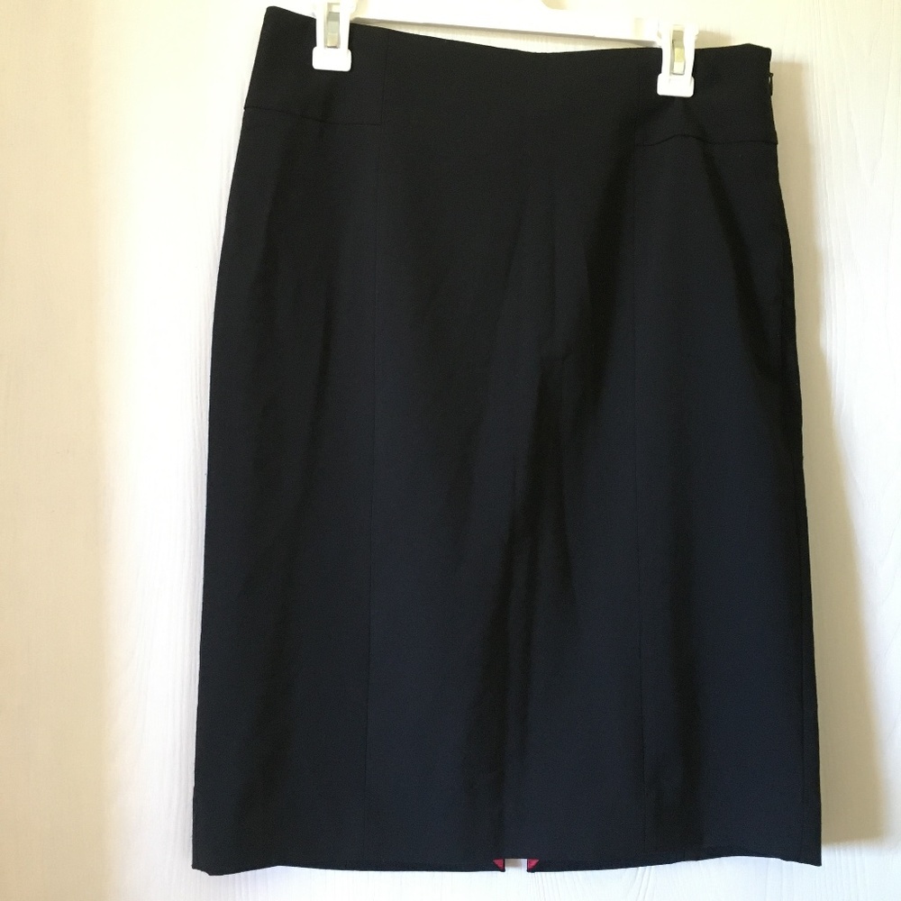 White House Black Market black pencil skirt. Size 10.